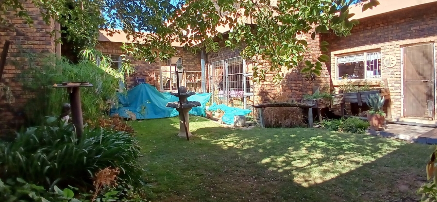 5 Bedroom Property for Sale in La Provance Free State